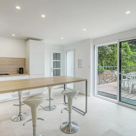 Renovated 1-bedroom With Sea View And Large Balcony Aiguebelle