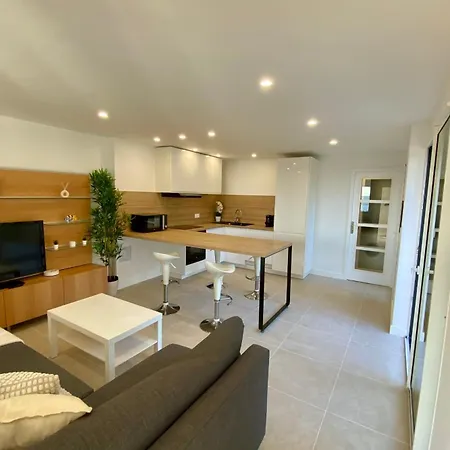 Renovated 1-bedroom With Sea View And Large Balcony Aiguebelle ル・ラヴァンドゥー