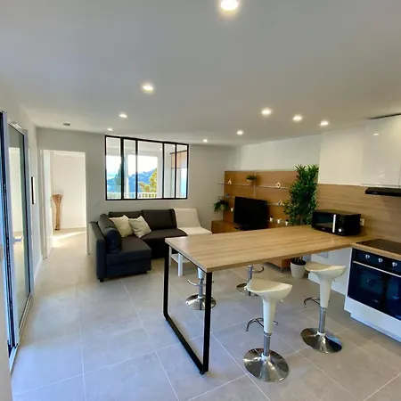 Renovated 1-bedroom With Sea View And Large Balcony Aiguebelle