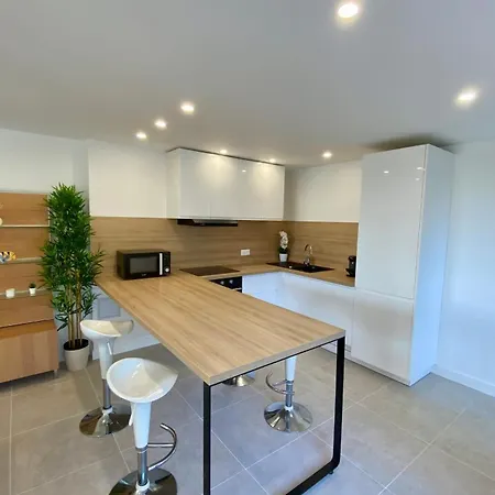 Renovated 1-bedroom With Sea View And Large Balcony Aiguebelle アパート *