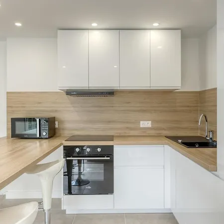 Renovated 1-bedroom With Sea View And Large Balcony Aiguebelle * ル・ラヴァンドゥー