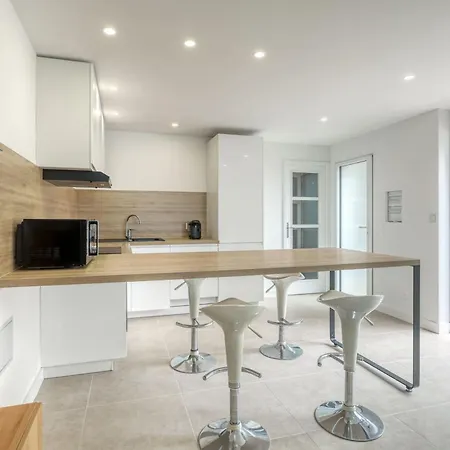 Apartamento Renovated 1-bedroom With Sea View And Large Balcony Aiguebelle