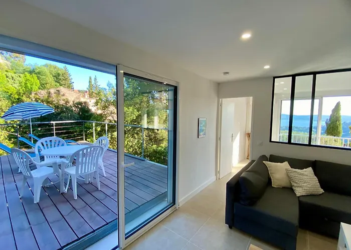 Lägenhet Renovated 1-bedroom With Sea View And Large Balcony Aiguebelle