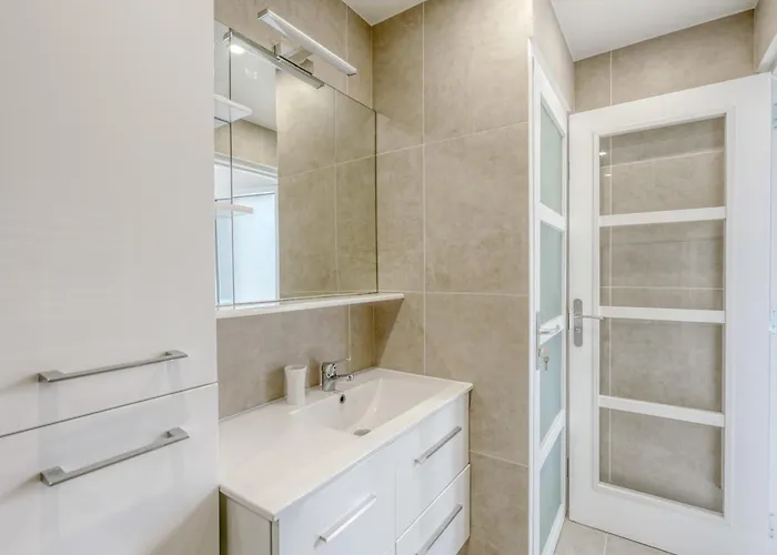 Renovated 1-bedroom With Sea View And Large Balcony Aiguebelle Lägenhet Le Lavandou