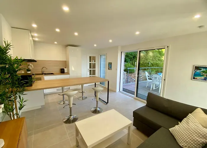 Lägenhet Renovated 1-bedroom With Sea View And Large Balcony Aiguebelle