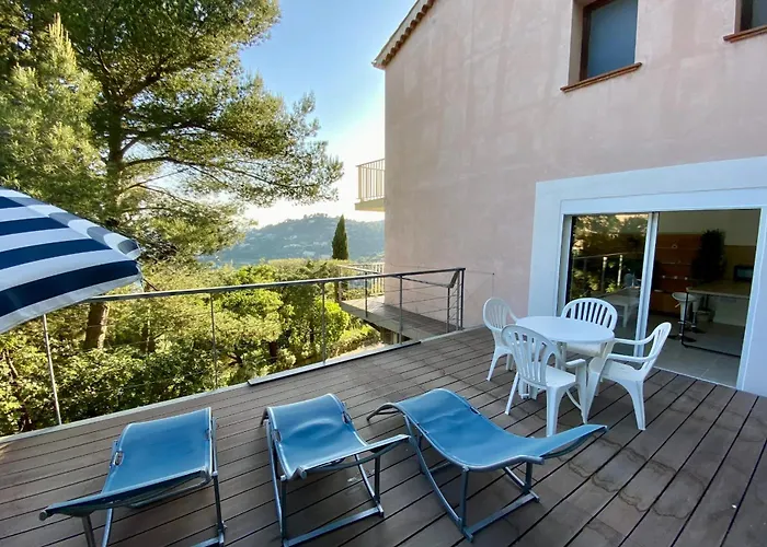 Lägenhet Renovated 1-bedroom With Sea View And Large Balcony Aiguebelle