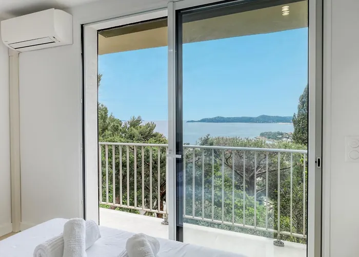 Lägenhet Renovated 1-bedroom With Sea View And Large Balcony Aiguebelle *