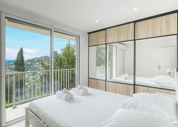 Renovated 1-bedroom With Sea View And Large Balcony Aiguebelle Lägenhet *